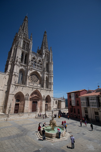 You can check out beautiful sights like the Burgos Cathedral on rest days.