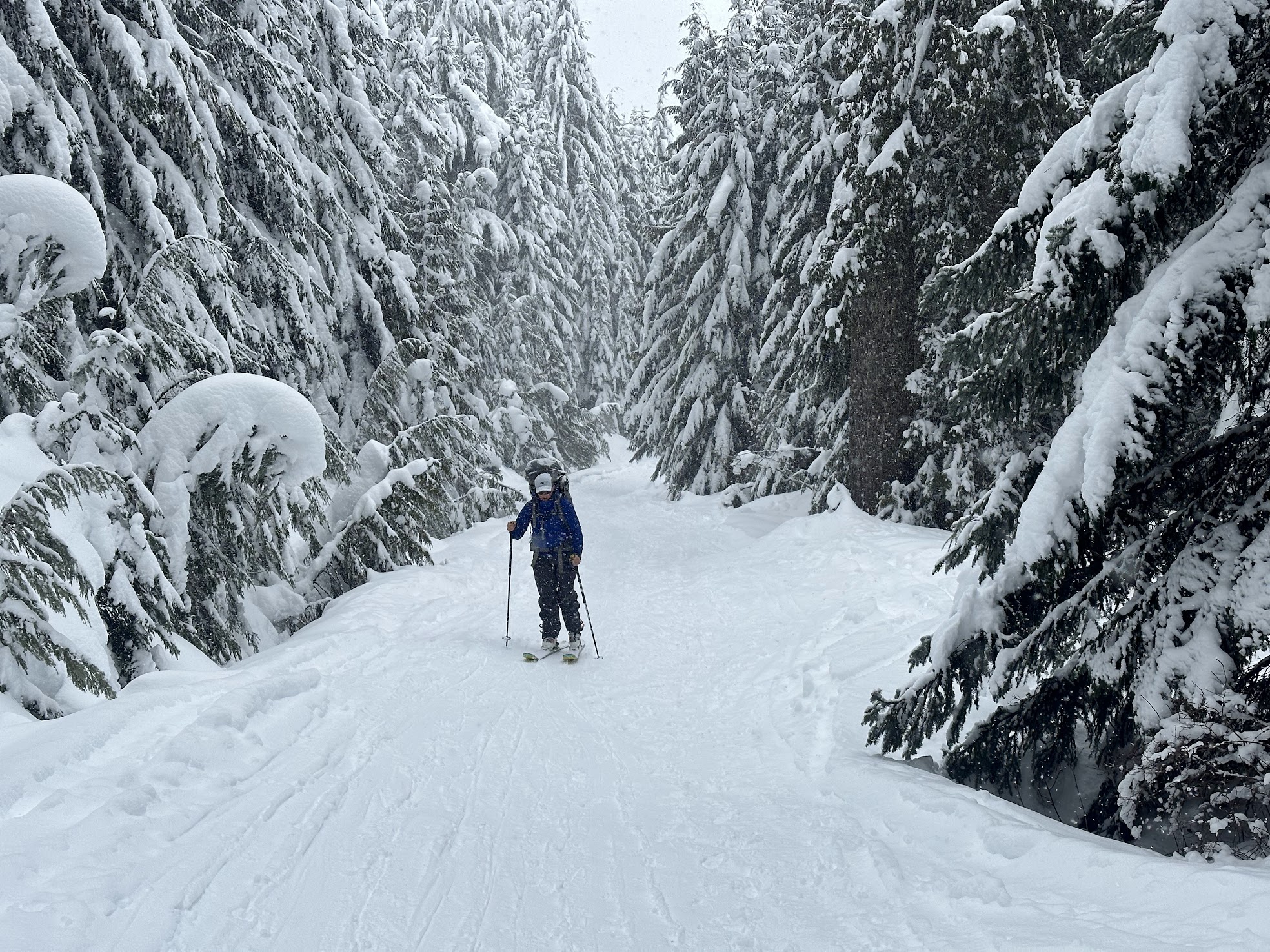 VIDEO: Winter Camping and Skiing at Elfin Lakes